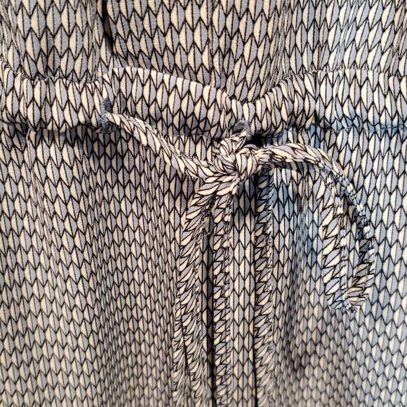 Fleur Bleue geometric tunic top with tie waist - Picture 5 of 8